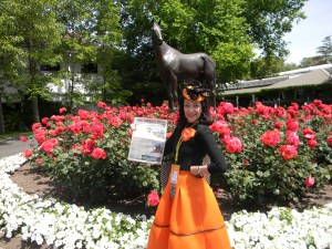 In front of the Flemington racecource in my new outfit from the famous Myer department store.   When in Melbourne.... 